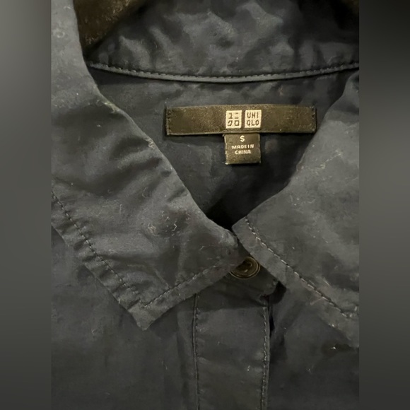 Uniqlo women’s navy button up - Picture 3 of 3